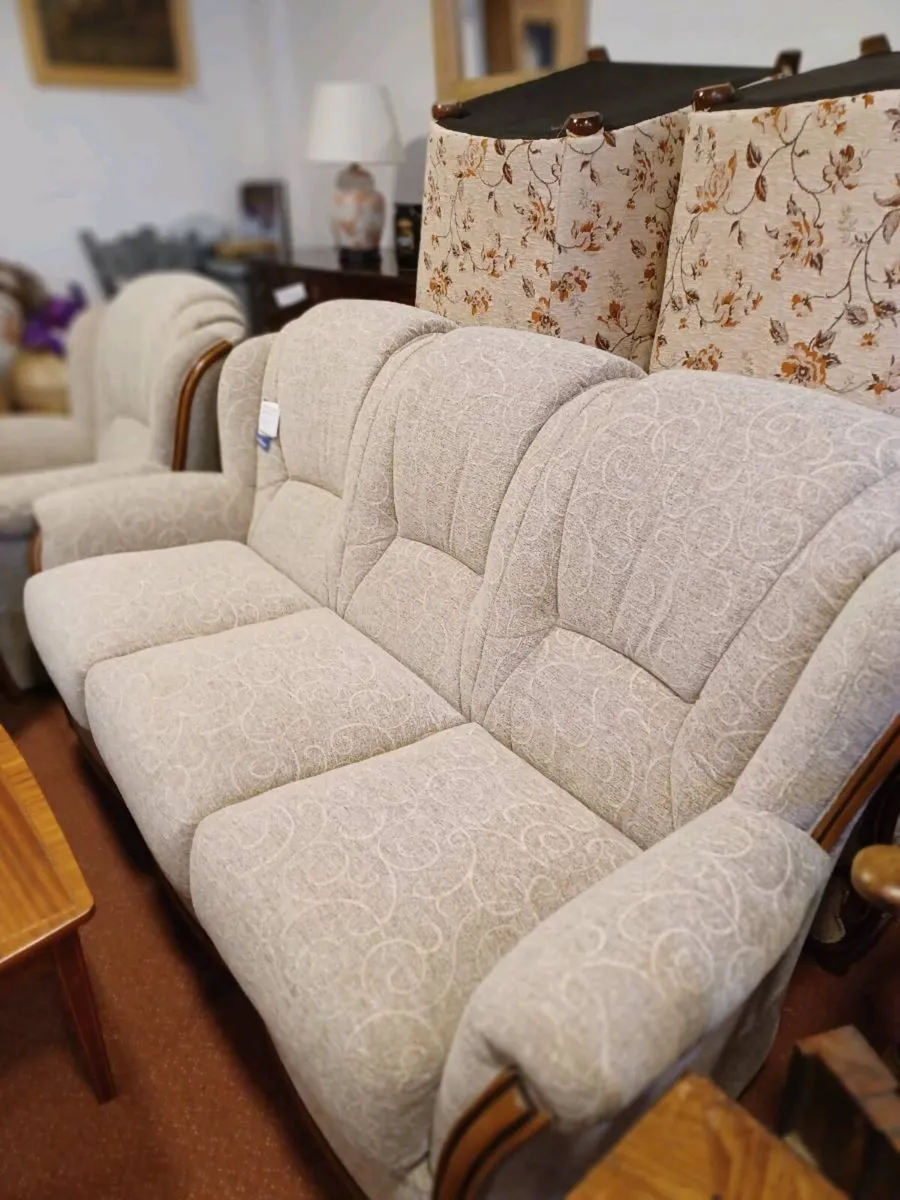 New suite of furniture  3  1  1 - Image 1