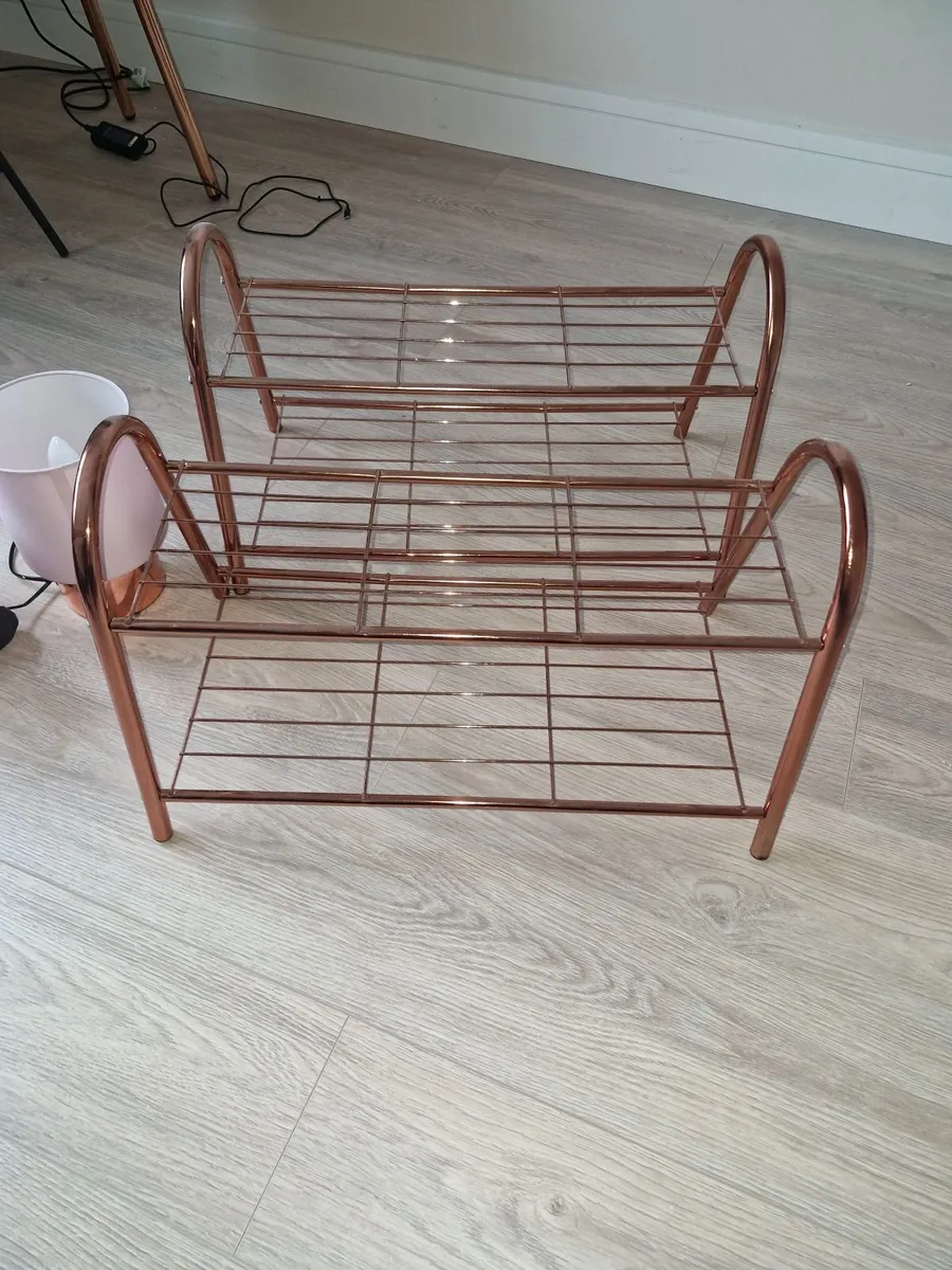 Shoe racks with matching lamps - Image 3