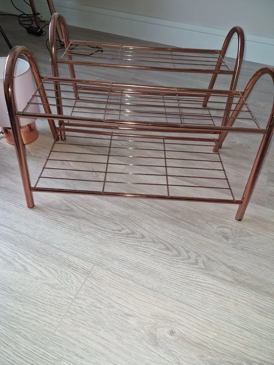 Shoe racks with matching lamps - Image 4