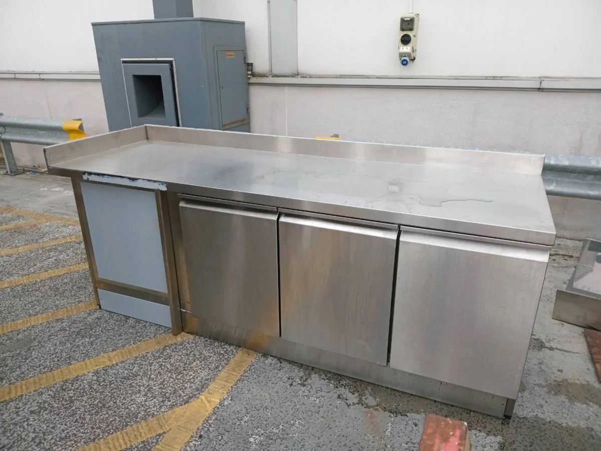 Stainless steel tables - Image 1