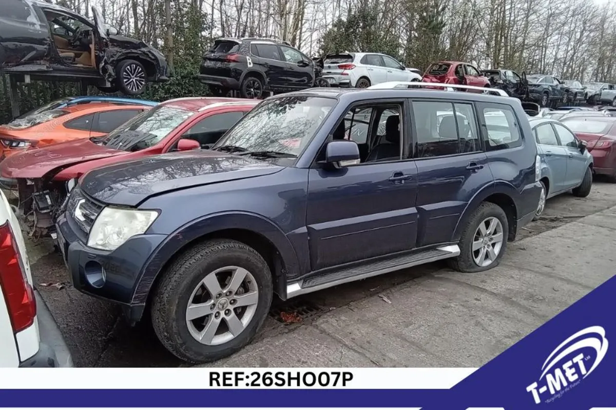2008 MITSUBISHI SHOGUN BREAKING FOR PARTS - Image 1