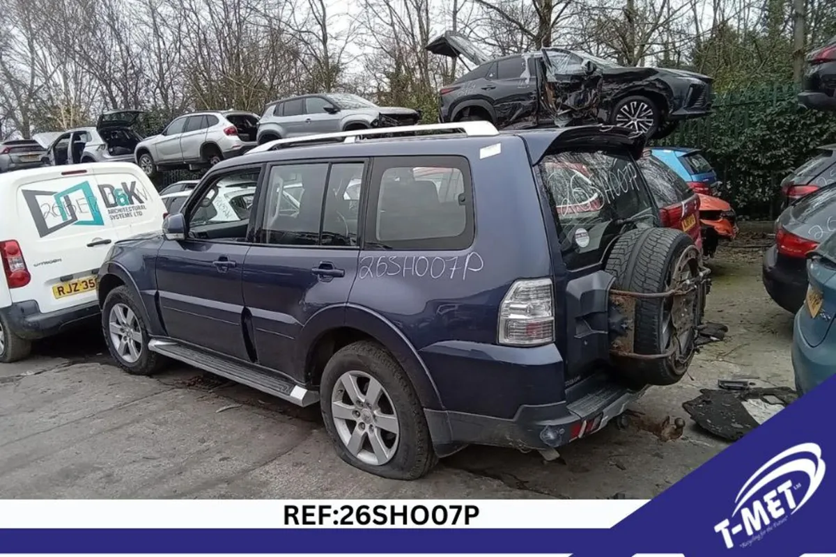 2008 MITSUBISHI SHOGUN BREAKING FOR PARTS - Image 2