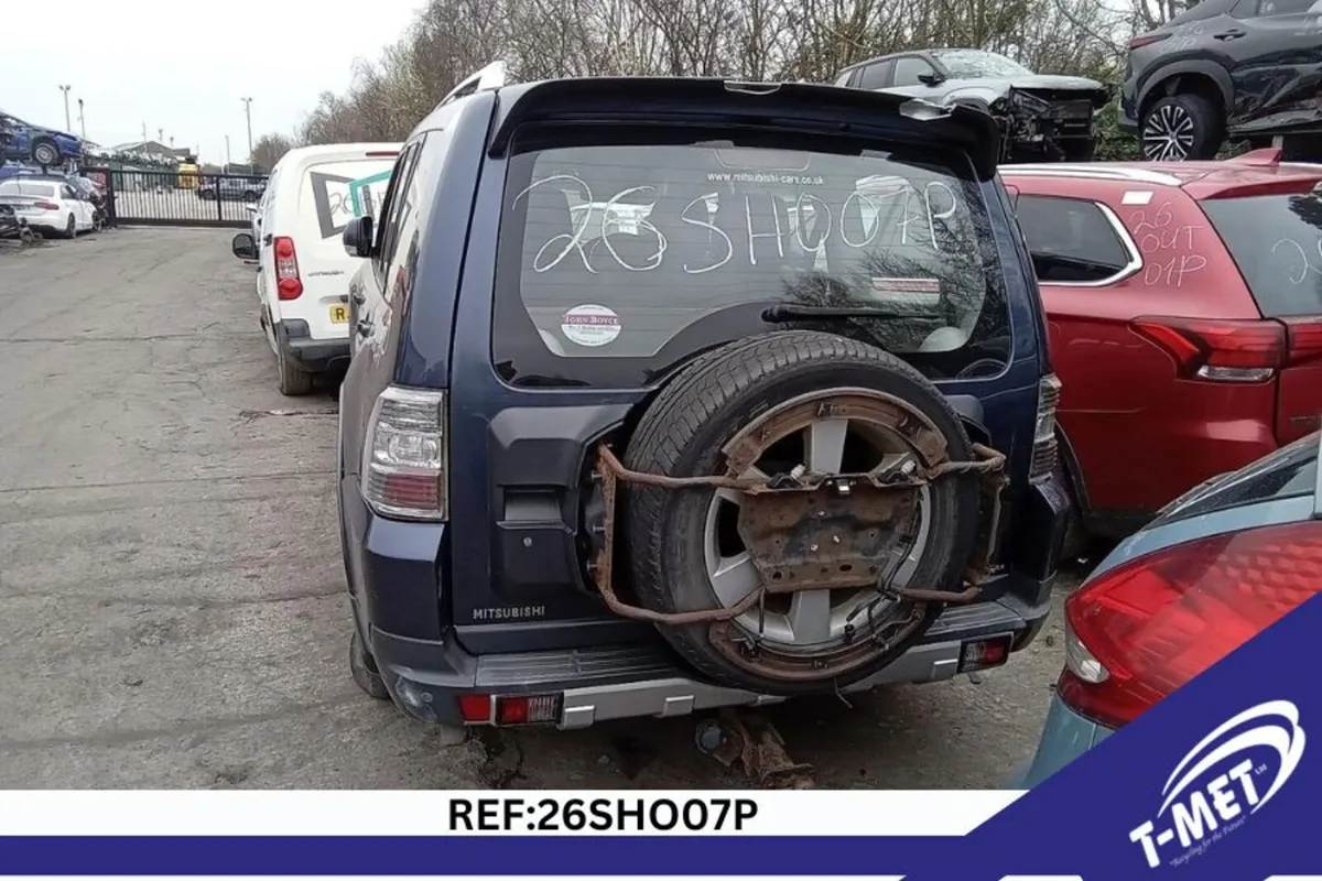 2008 MITSUBISHI SHOGUN BREAKING FOR PARTS - Image 3