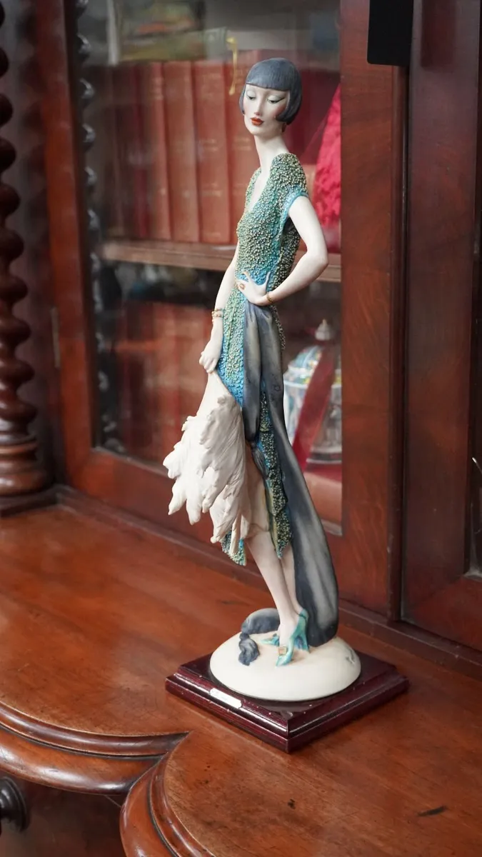 Giuseppe Armani Florence Lady with Fan Figurine - Image 3