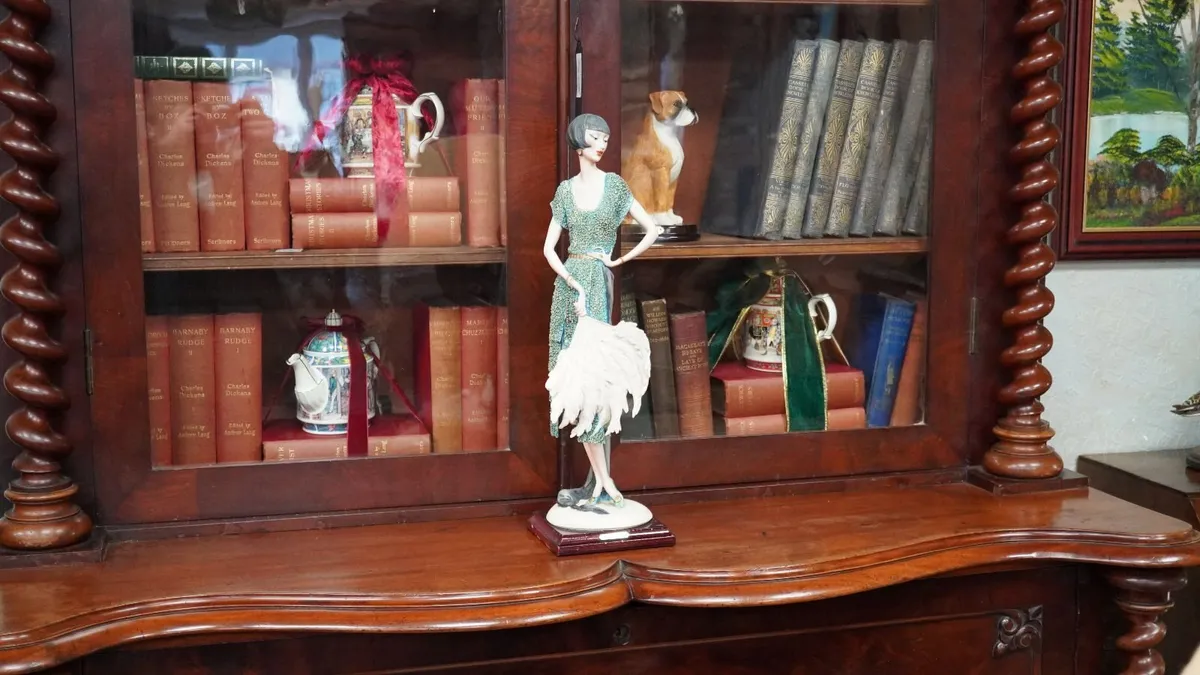 Giuseppe Armani Florence Lady with Fan Figurine - Image 1