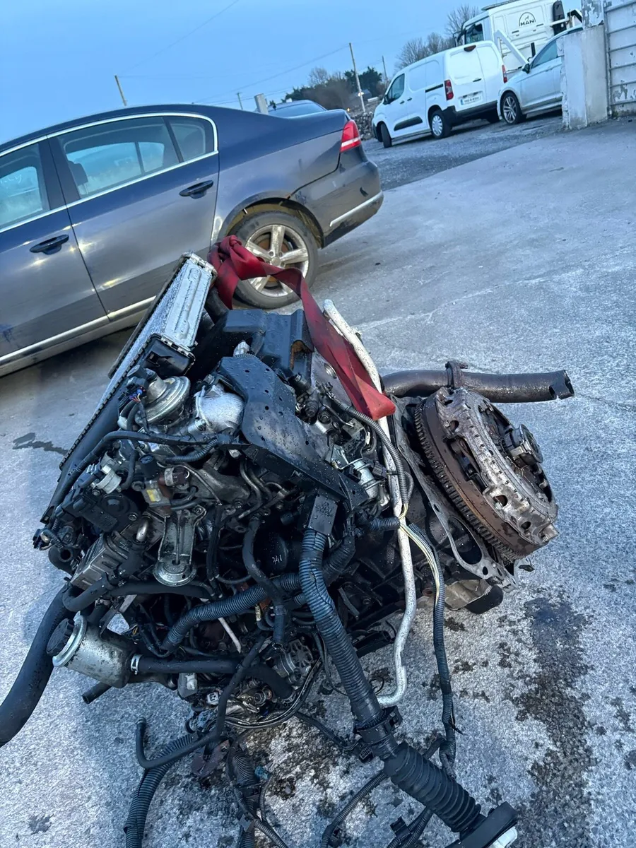 08 Low millage Landcruiser Engine - Image 4