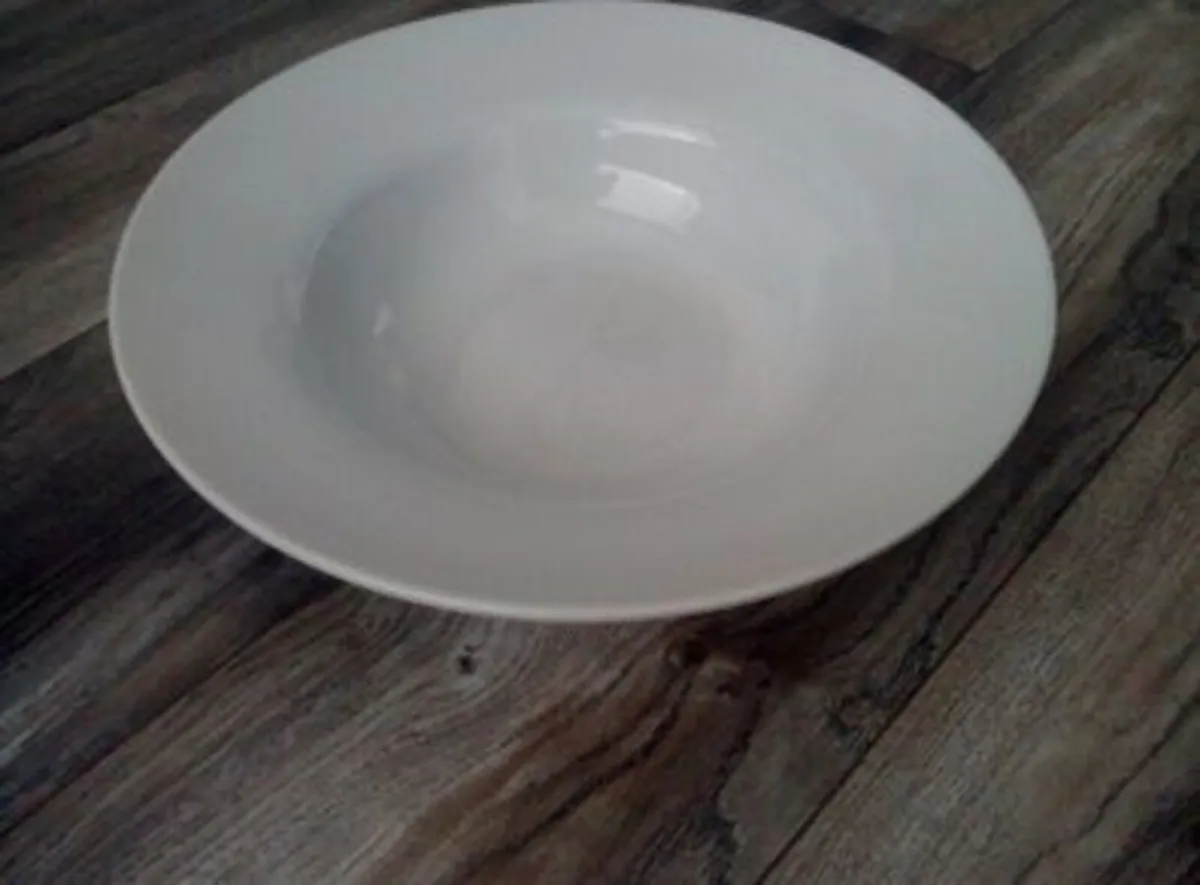 Large White Serving Ceramic Bowl. - Image 1
