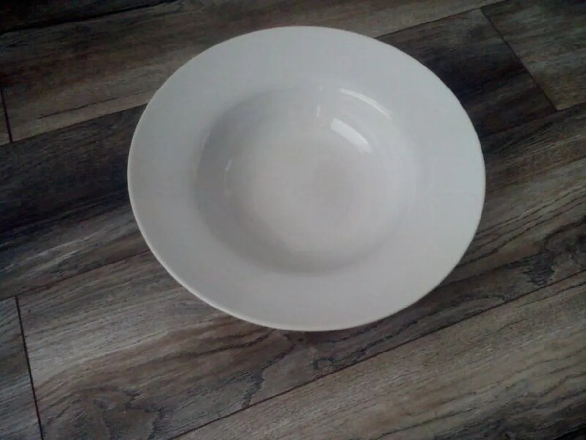 Large White Serving Ceramic Bowl. - Image 2