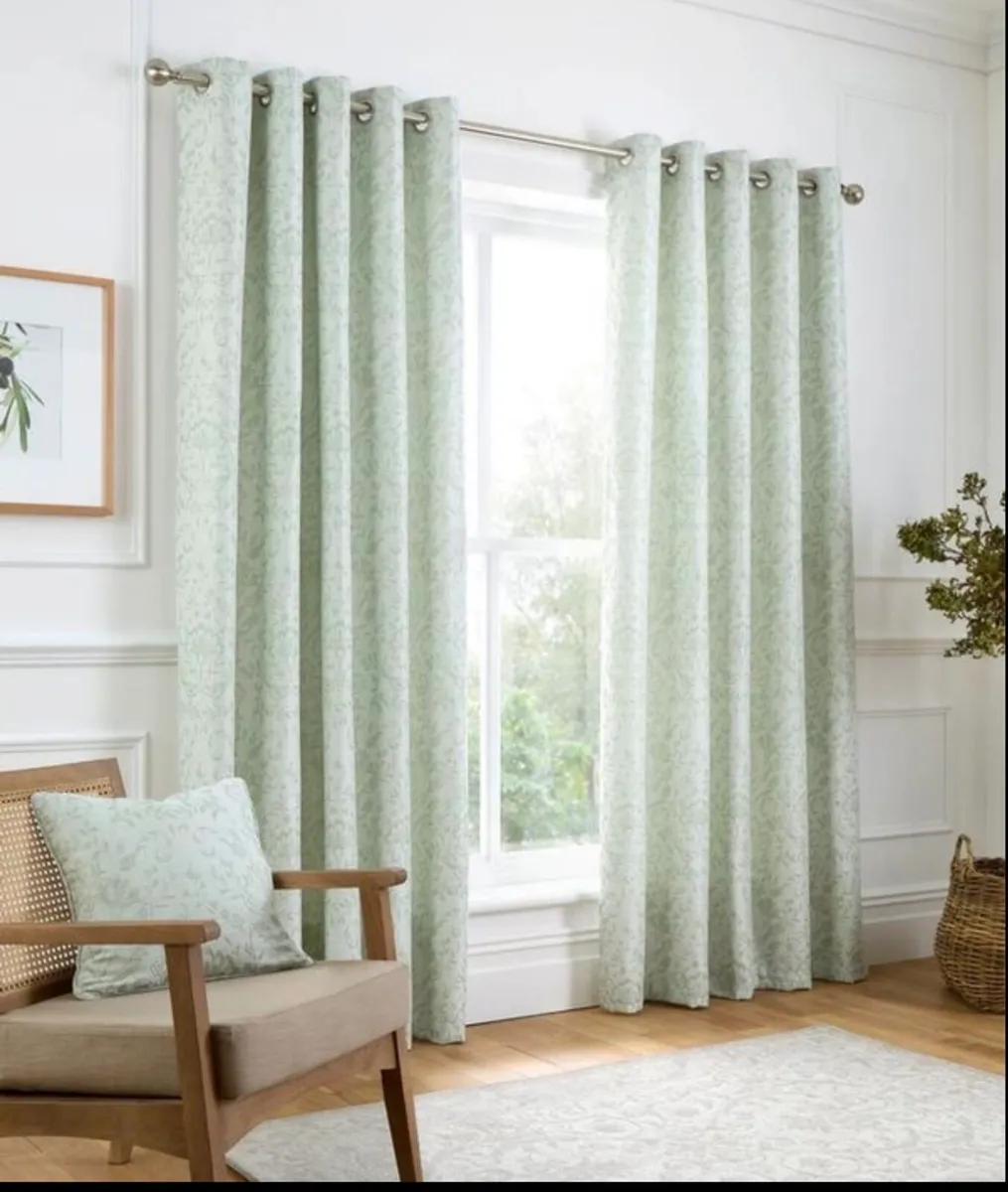 Curtains eyelet - Image 1