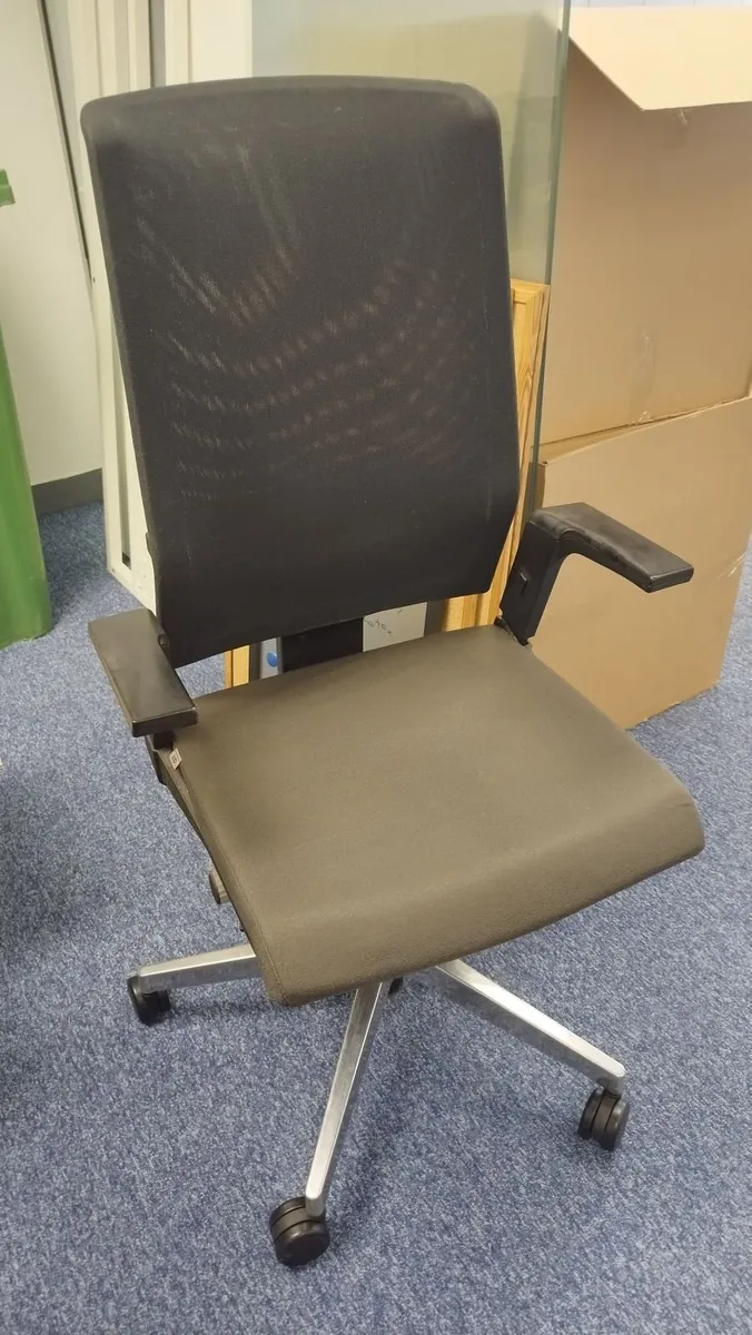 Office Chair – Comfortable & Adjustable