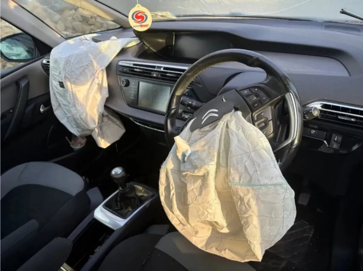 2015 Citroen C4 Picasso 1.6 Diesel high spec - Image 3