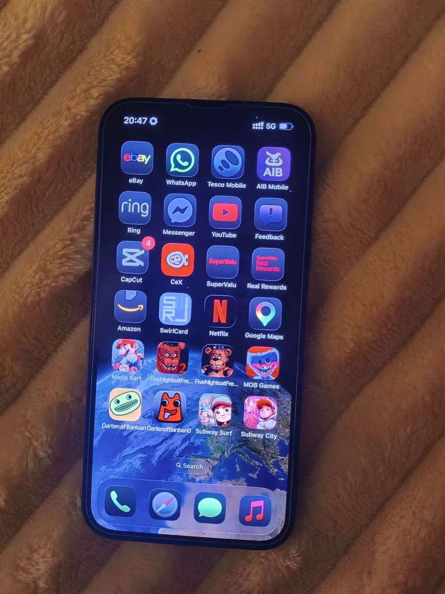 iPhone 16e - Image 4