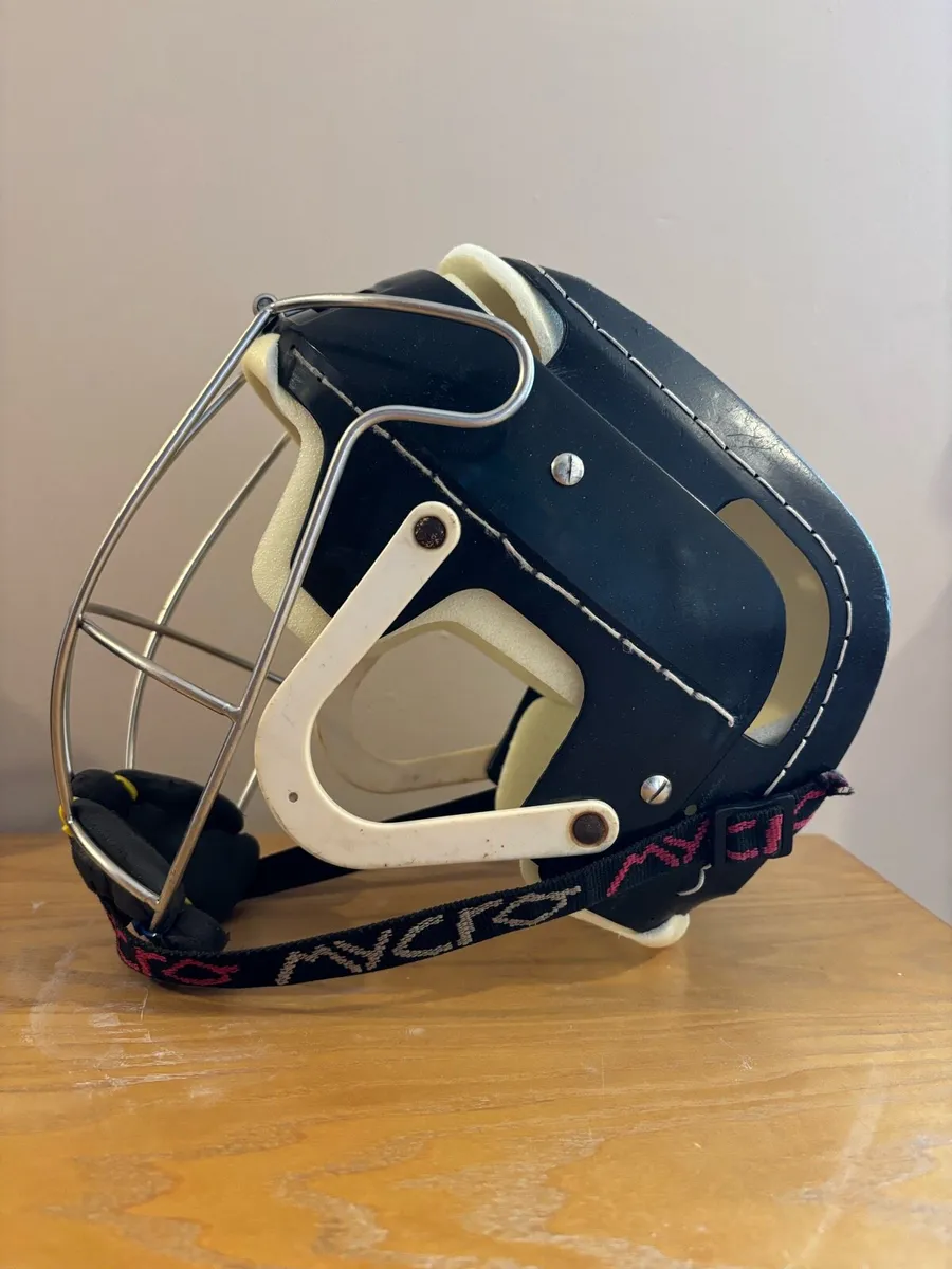 Gola helmet - Image 3