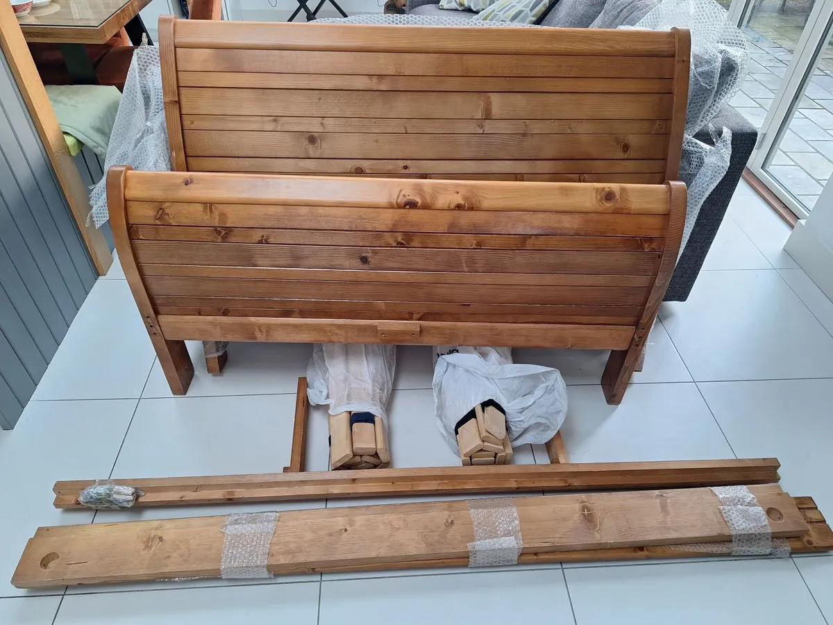 4ft 6" Sleigh Bed & Lockers - Image 1