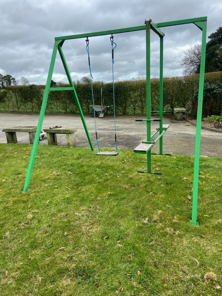 Child’s swing - Image 1