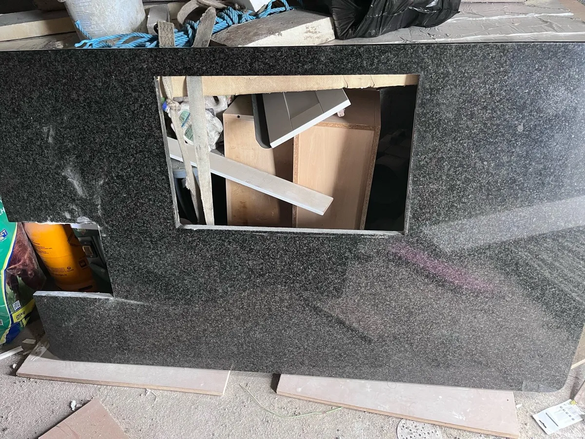 Black quartz counter top - Image 2