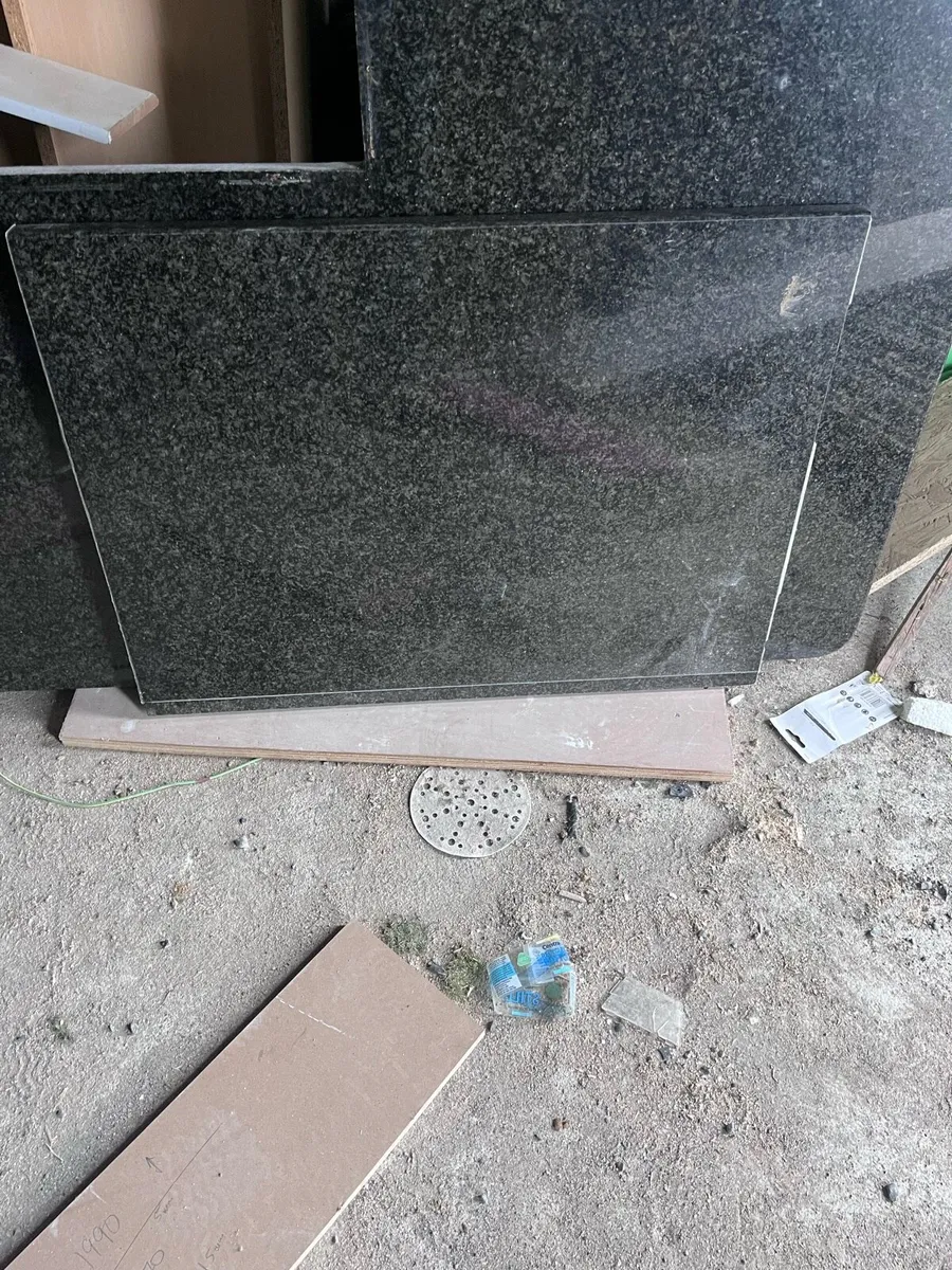 Black quartz counter top - Image 1