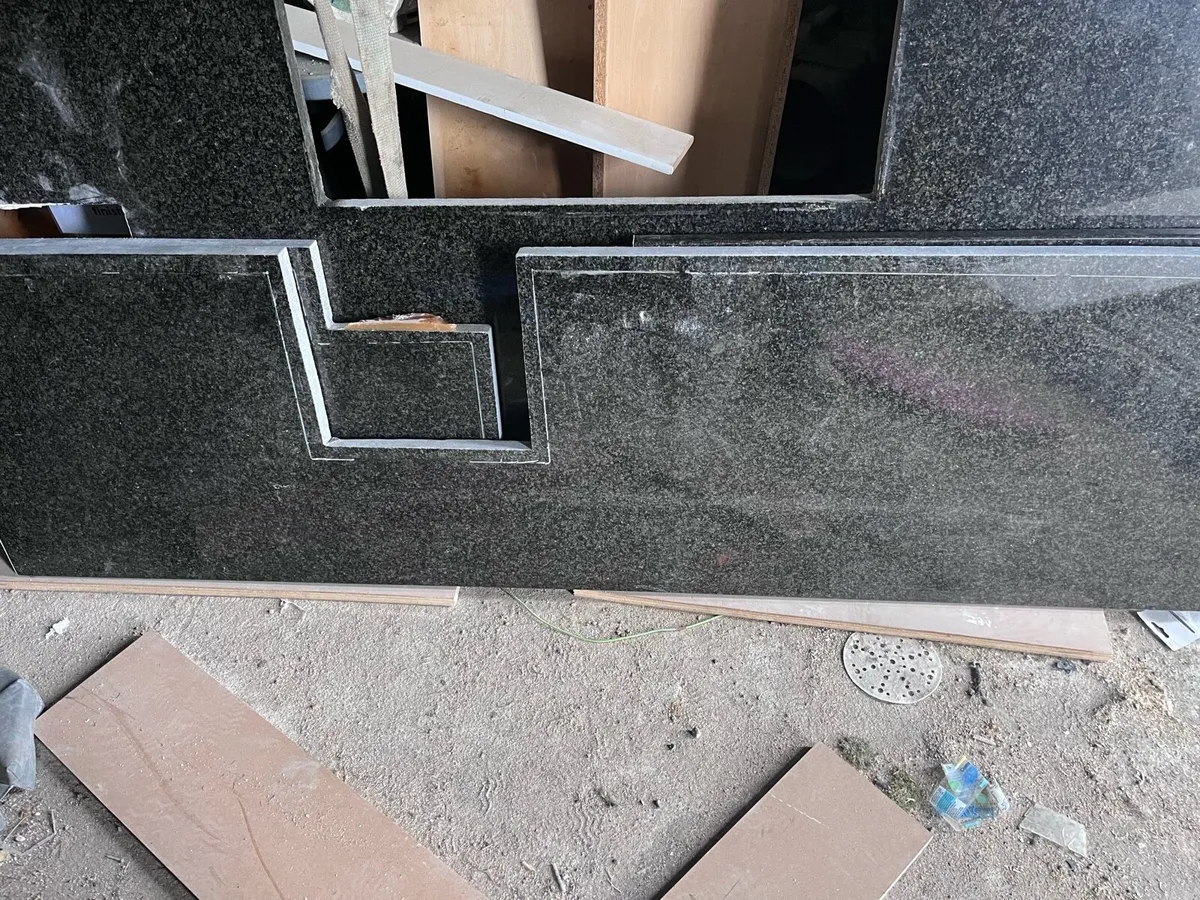 Black quartz counter top - Image 4