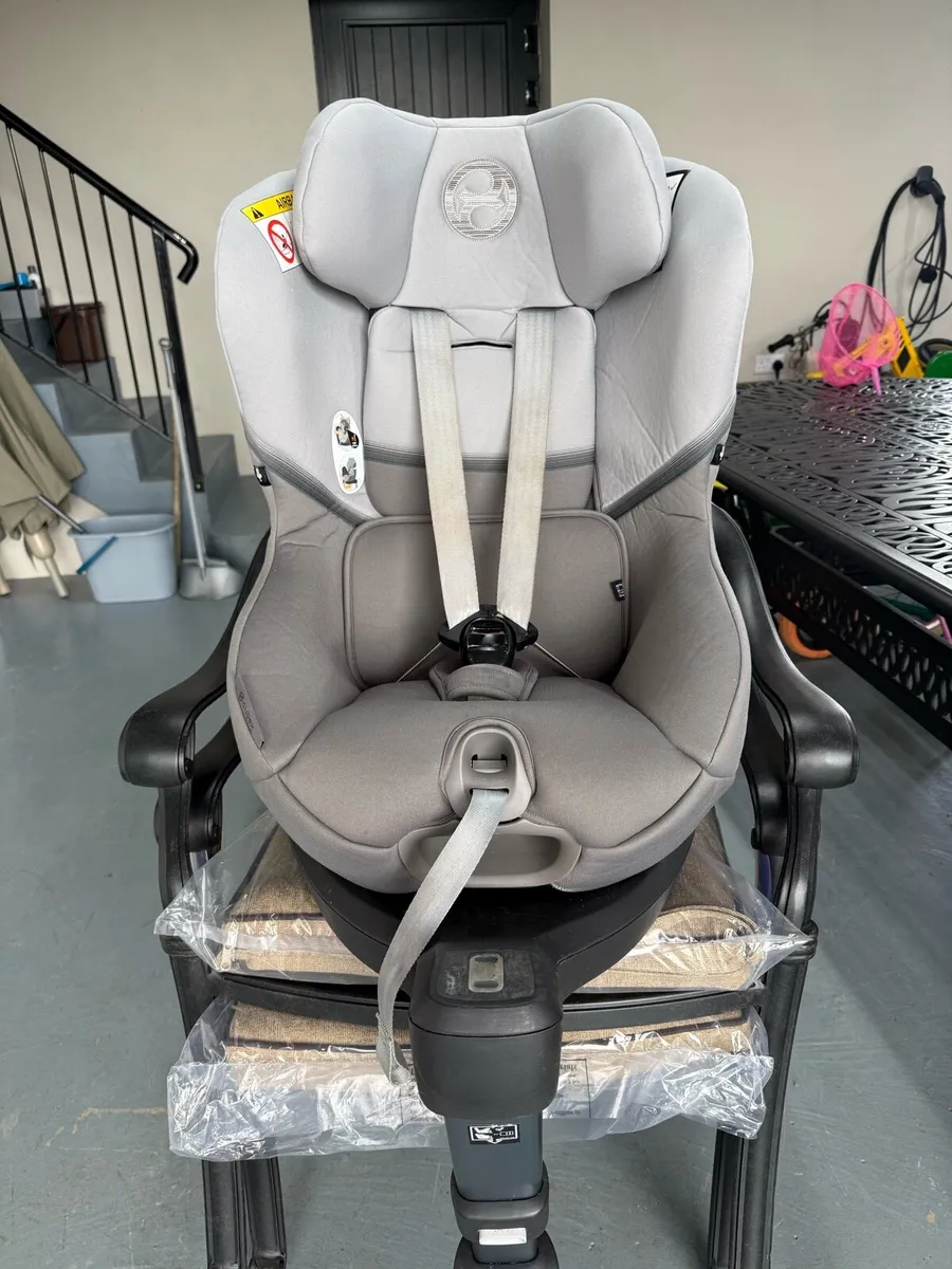 Child Car seat - Image 1