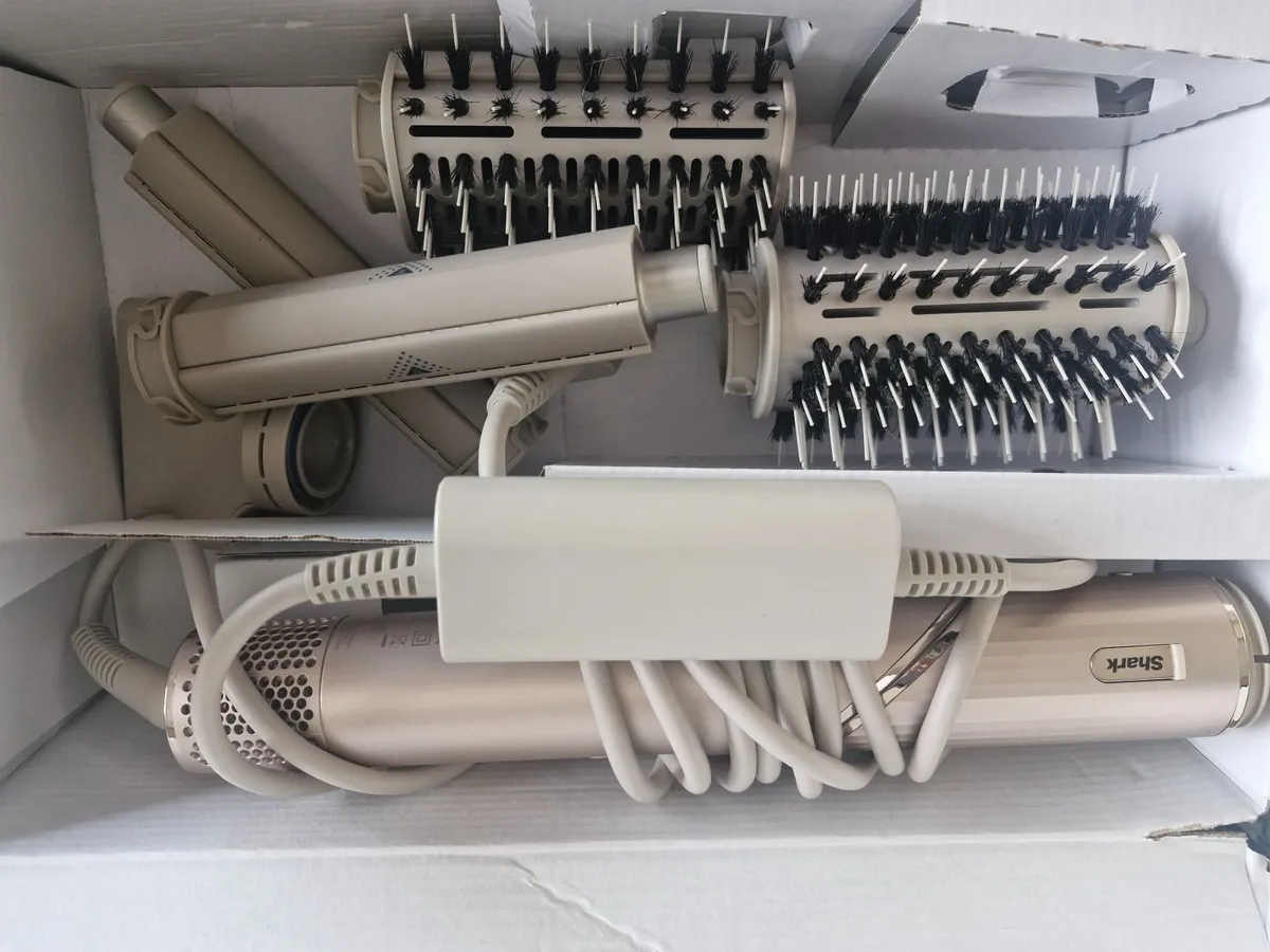 Hair styling - Image 2