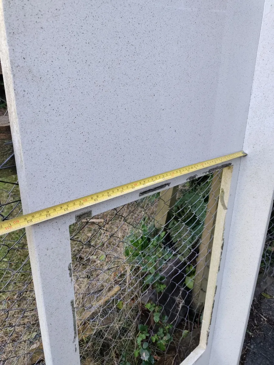 Quartz countertop with space for hob - Image 2