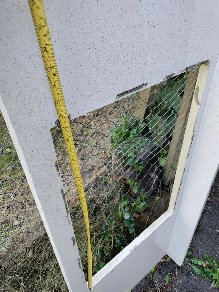 Quartz countertop with space for hob - Image 3