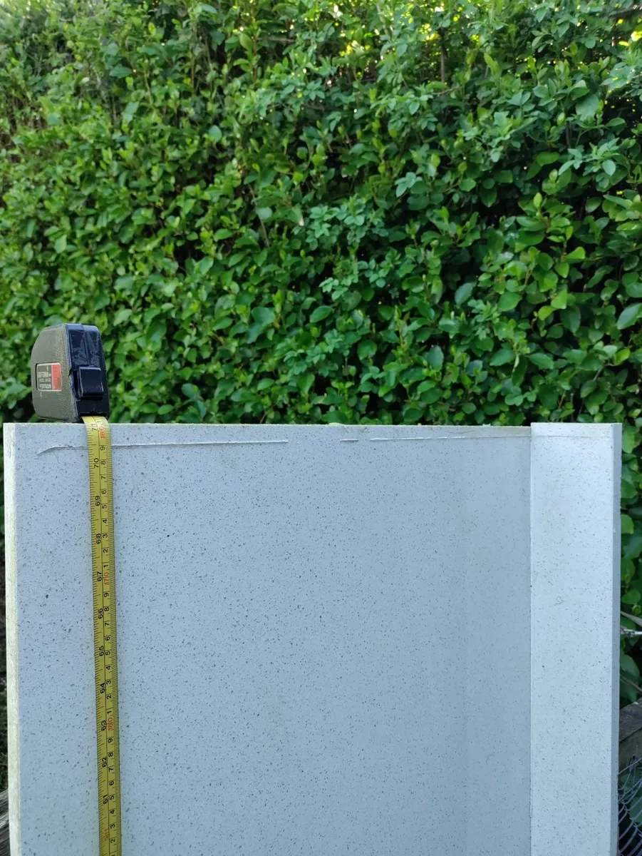 Quartz countertop with space for hob - Image 4