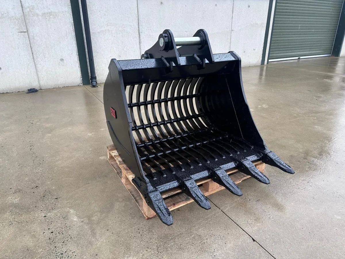 For sale new unused DCE 13 ton Riddle bucket - Image 2