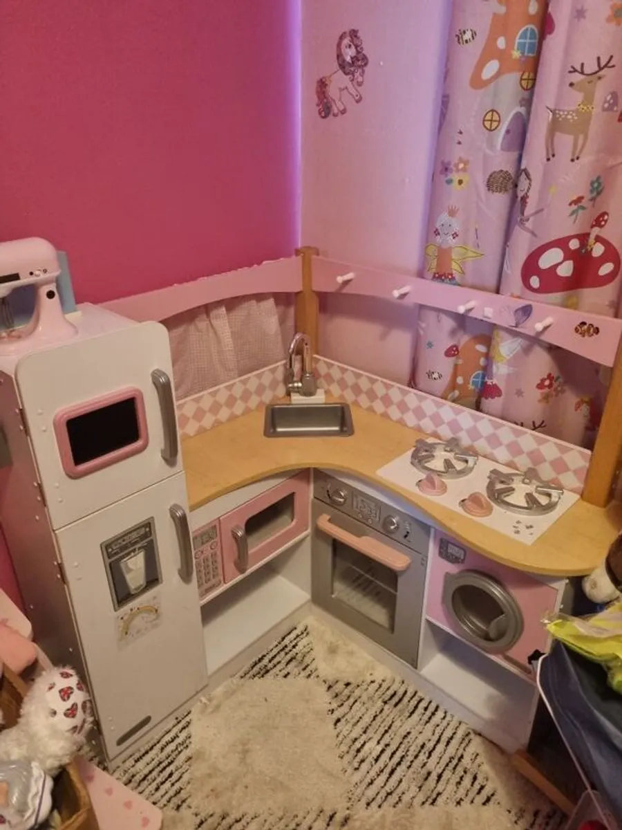 Kids Play Kitchen - Image 1
