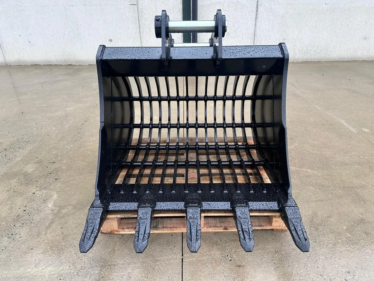 For sale new unused DCE 13 ton Riddle bucket - Image 3