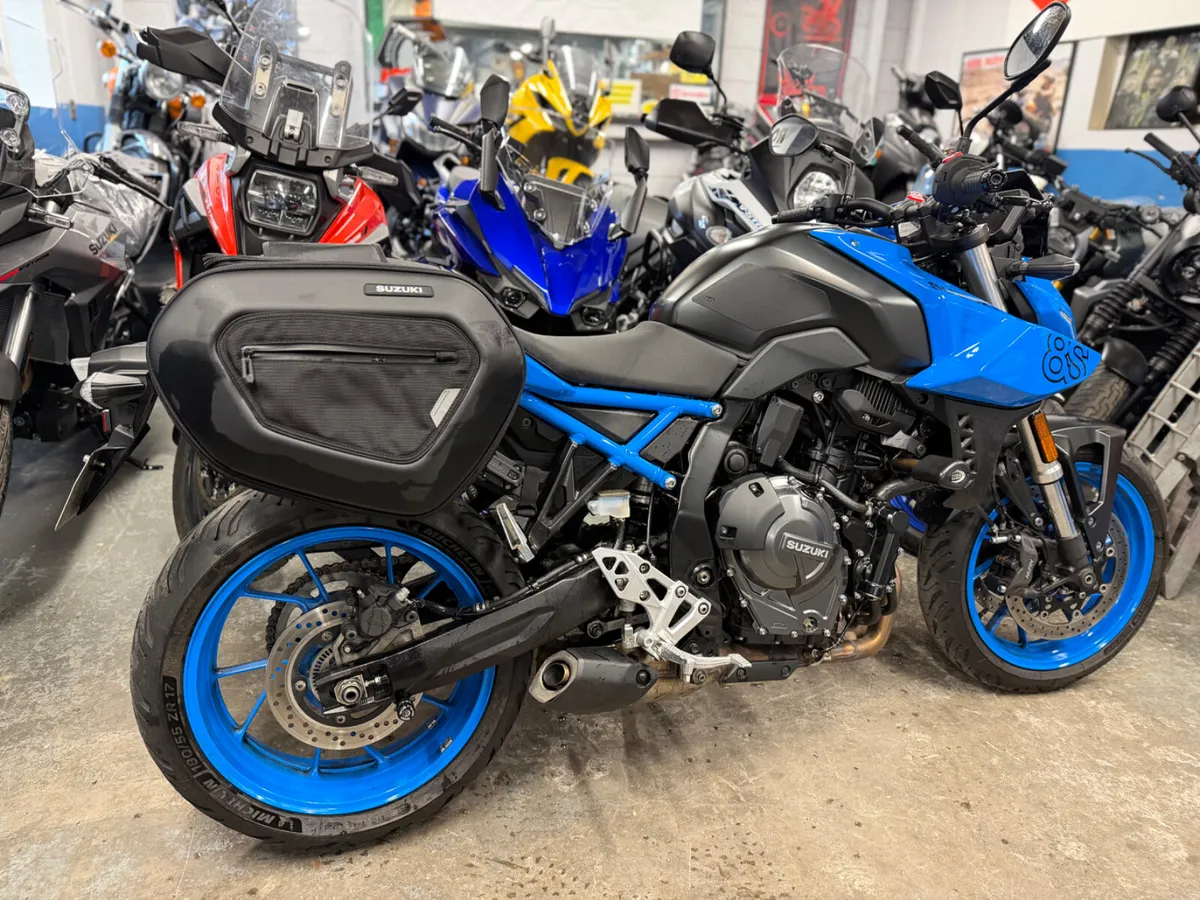 2024 Suzuki GSX8S - Image 3