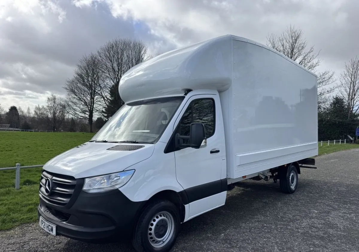 2021 Mercedes-Benz Sprinter Luton Box Van - Image 3