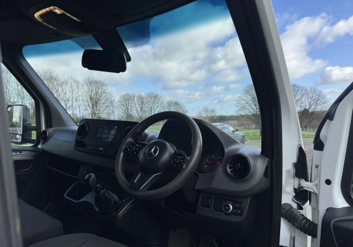 2021 Mercedes-Benz Sprinter Luton Box Van - Image 4