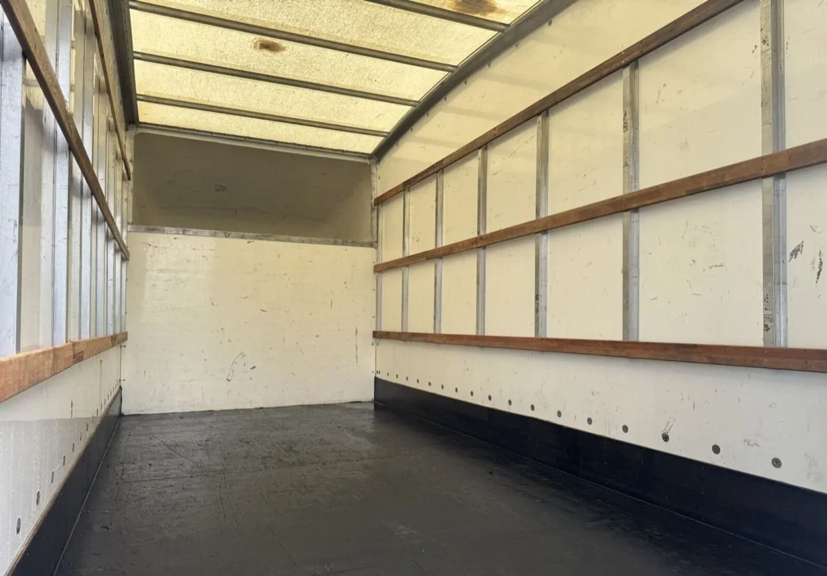 2021 Mercedes-Benz Sprinter Luton Box Van - Image 2