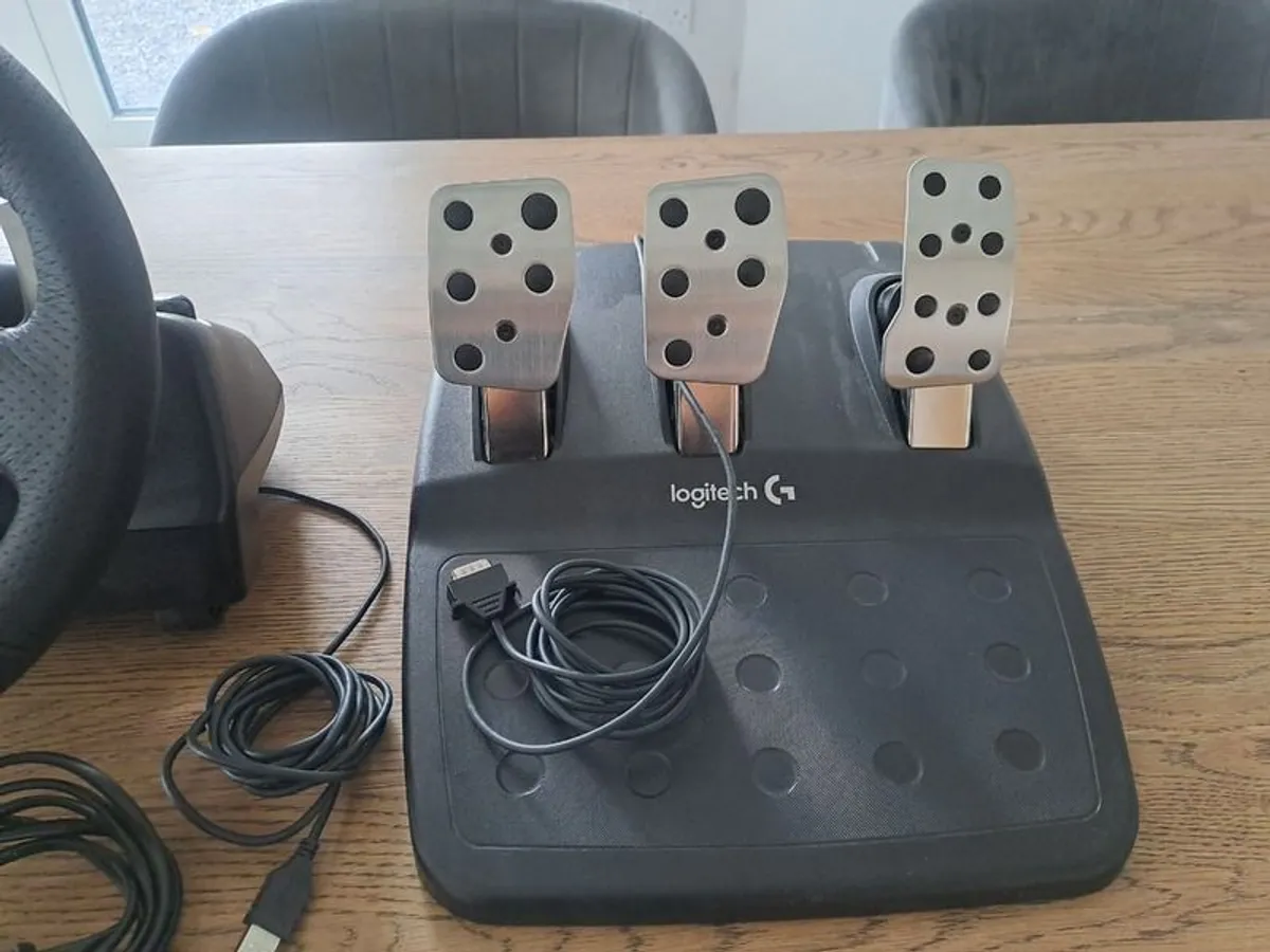 Logitech g29 steering wheel and pedals - Image 2