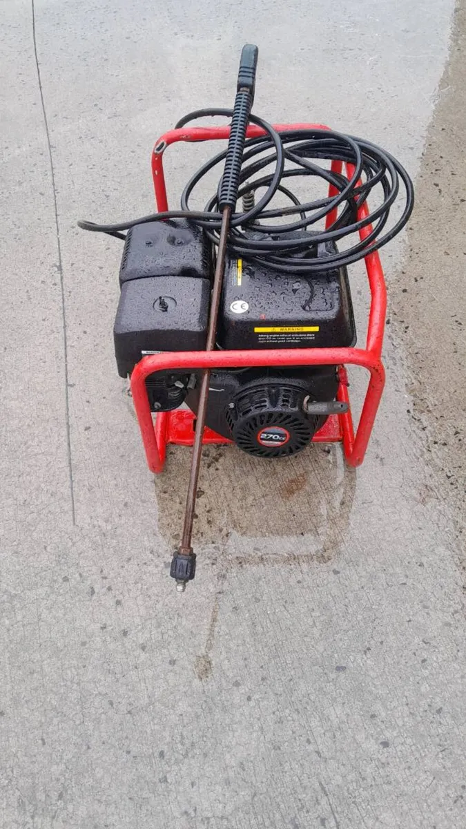 Big power washer working perfectly fine very stron - Image 1