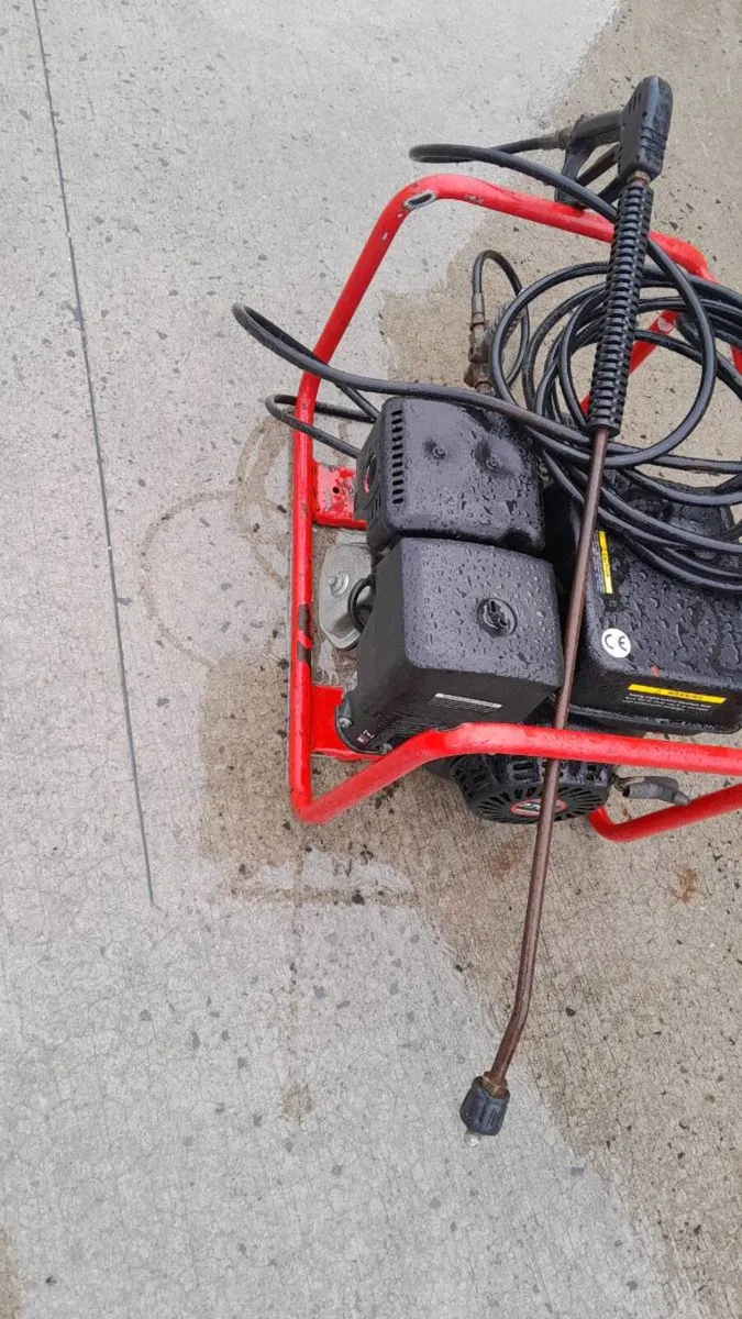 Big power washer working perfectly fine very stron - Image 2