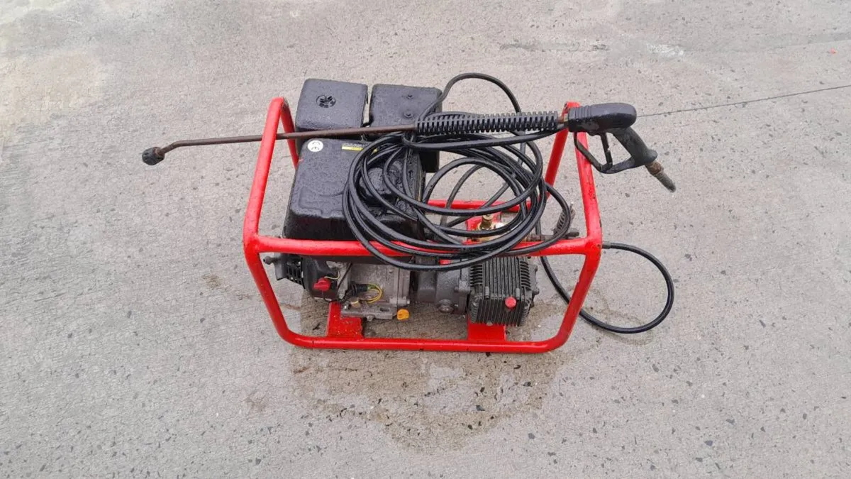 Big power washer working perfectly fine very stron - Image 3