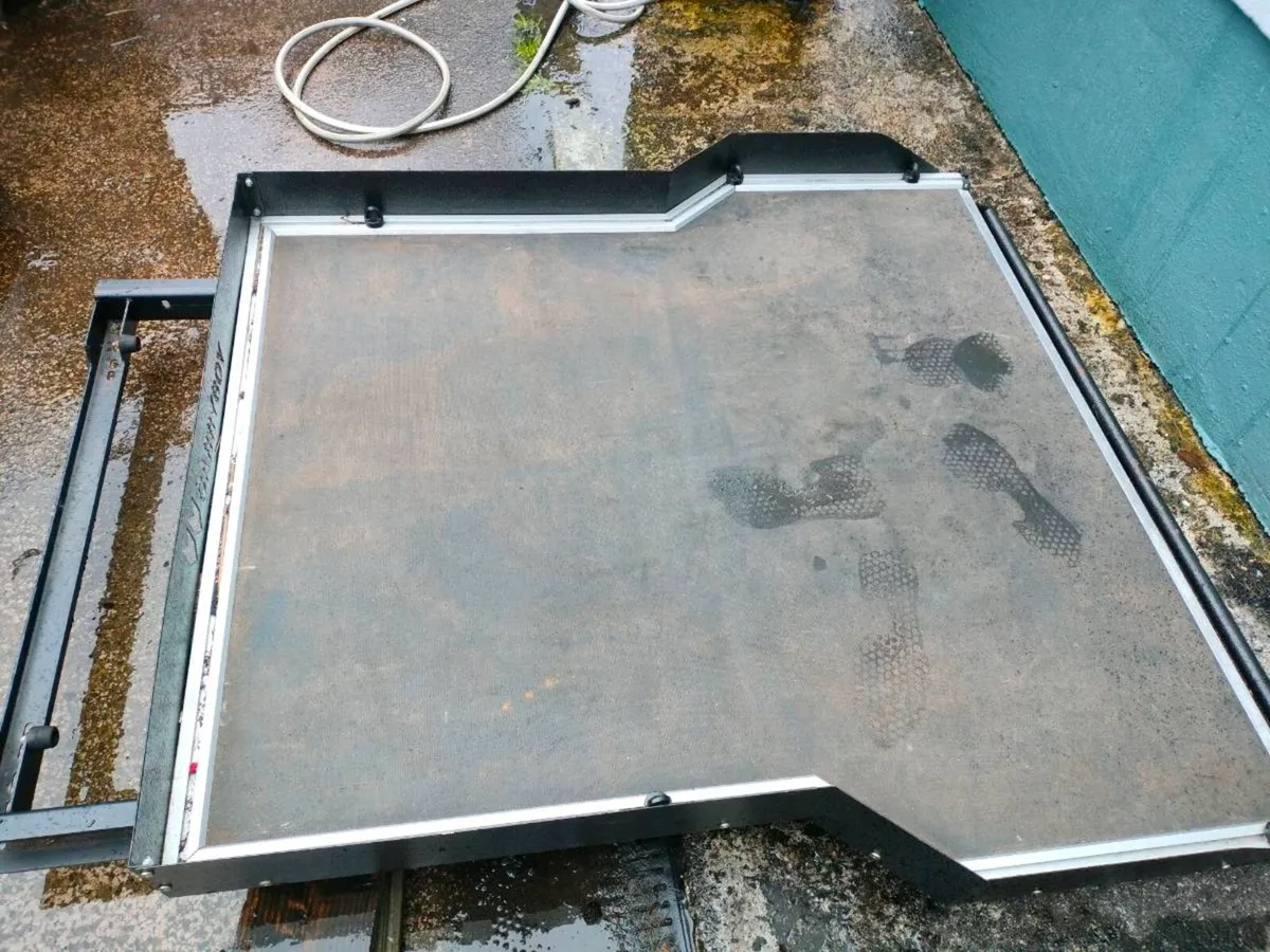 Carry boy slide out tray - Image 1