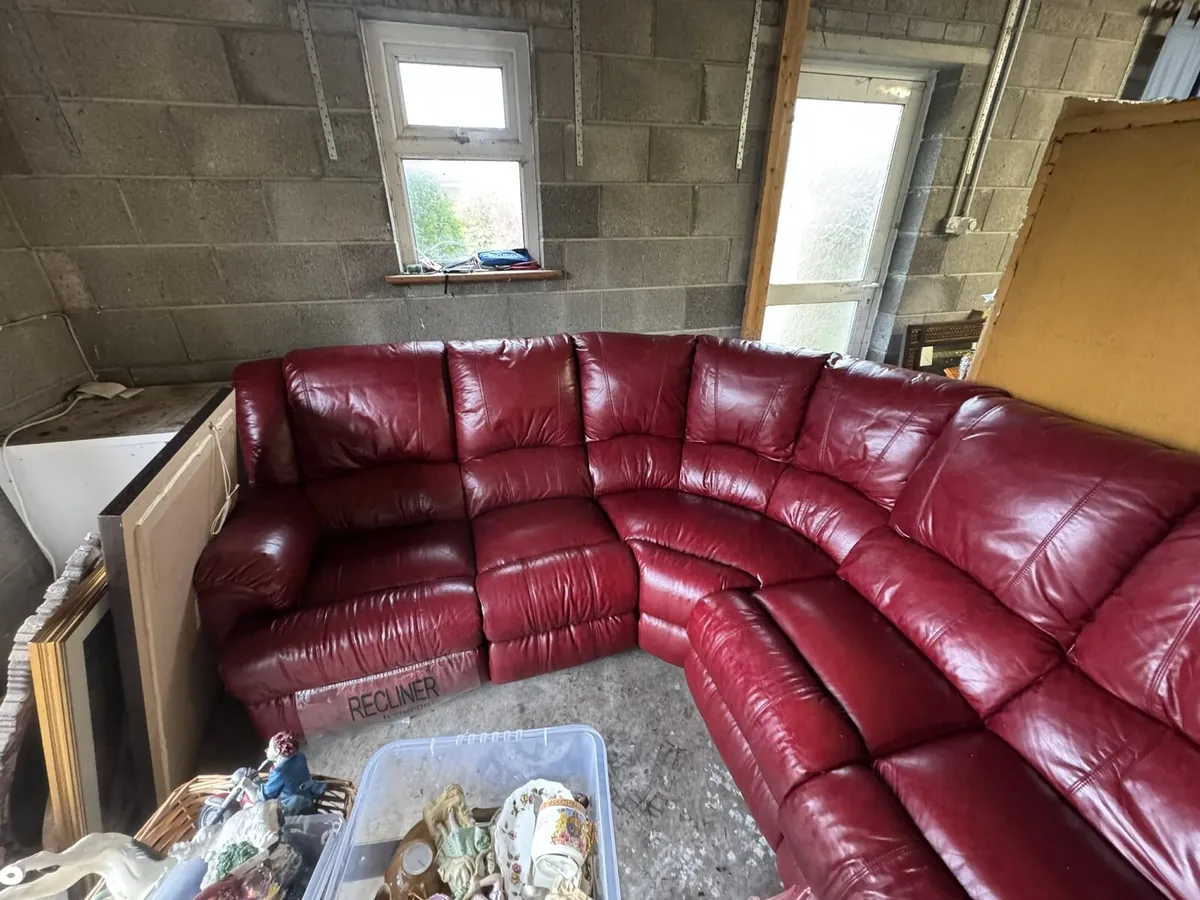 Large leather corner suite recliner - Image 1