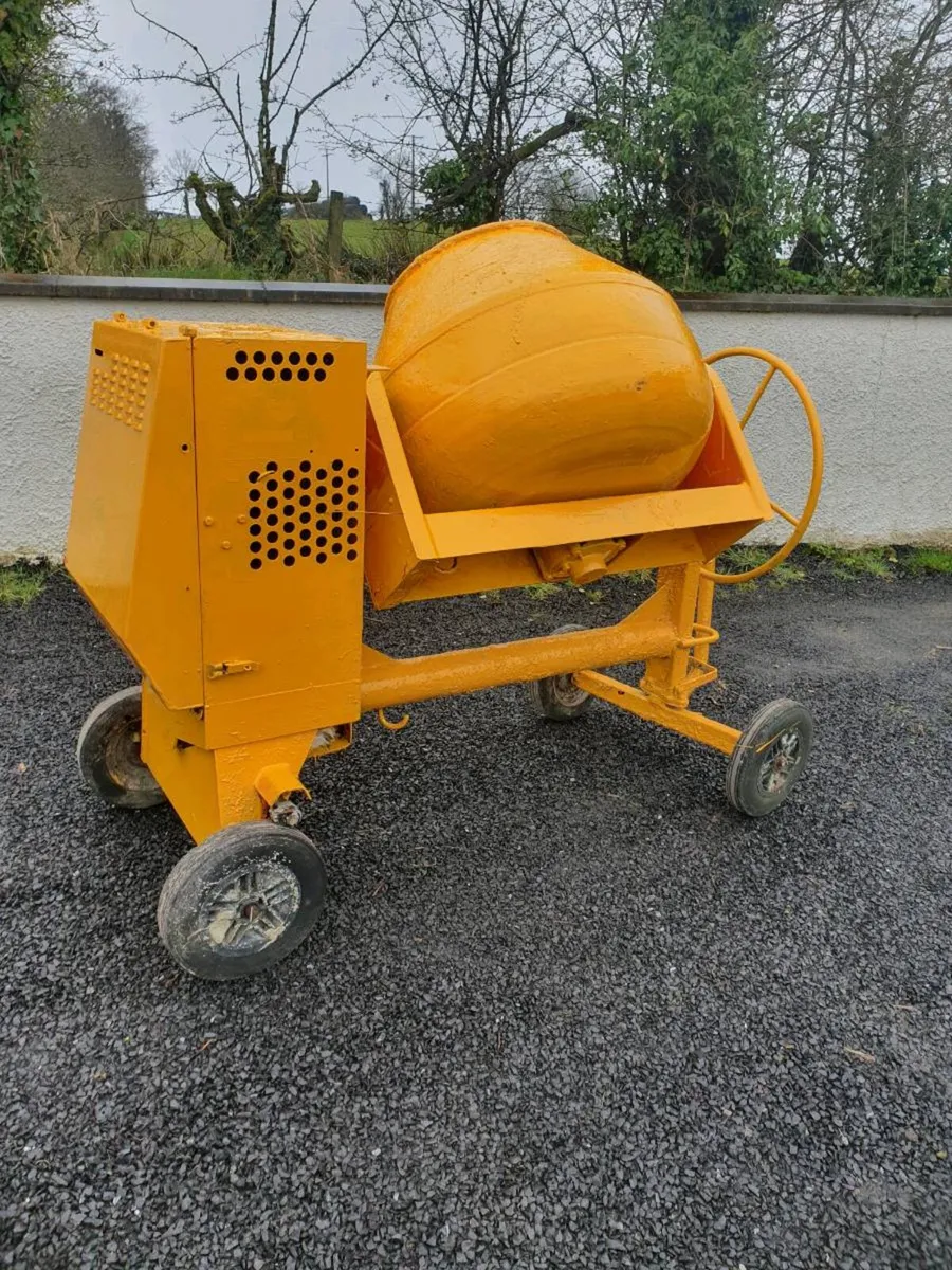 Cement mixer - Image 1