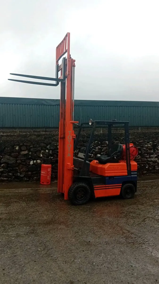 Forklift - Image 2