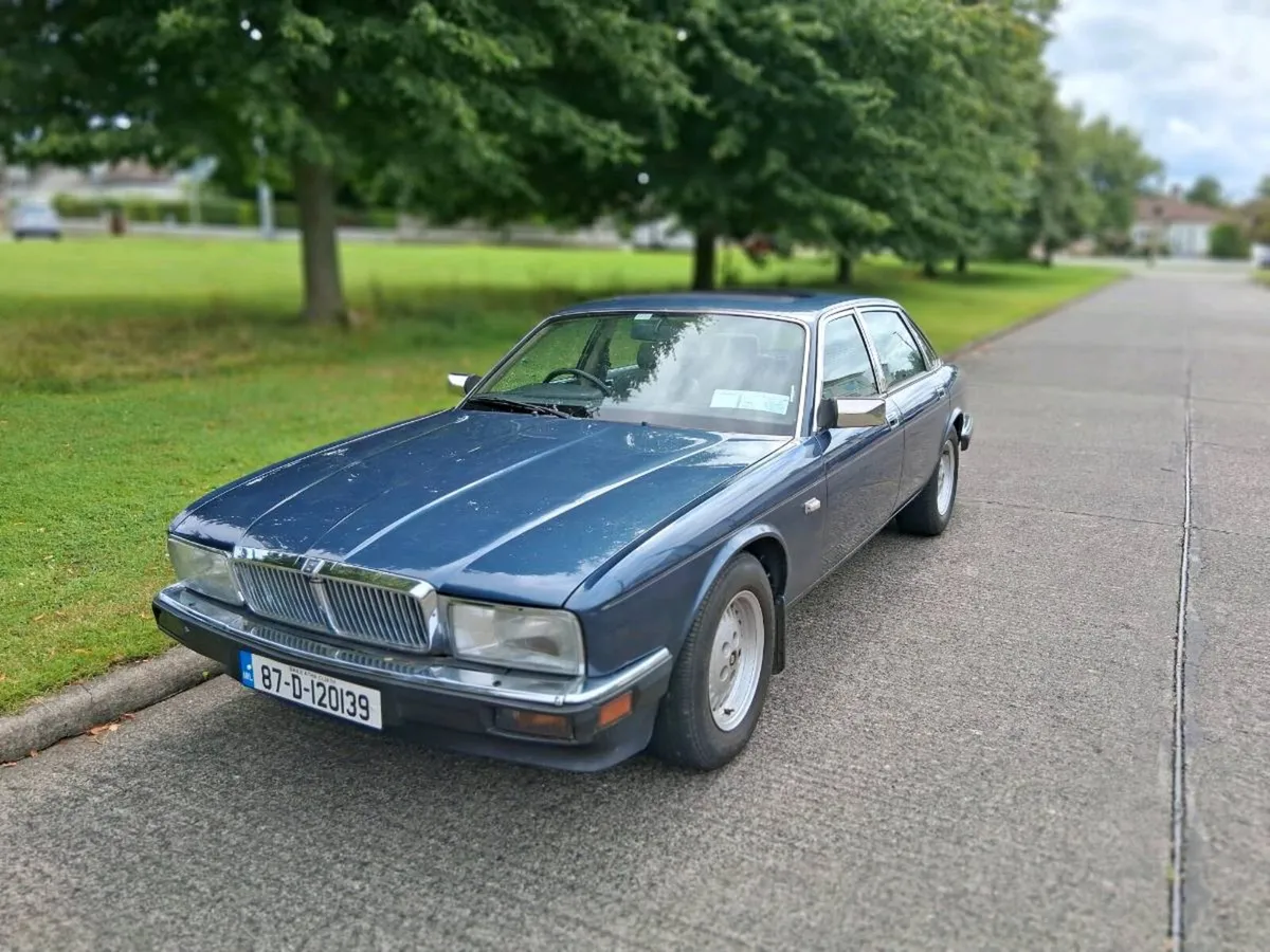 Jaguar XJ40 - Image 1