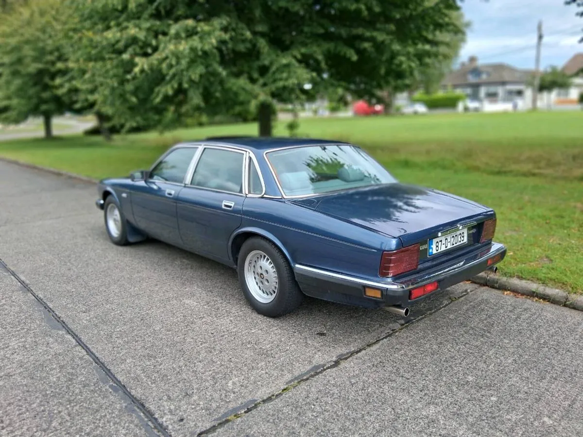 Jaguar XJ40 - Image 2