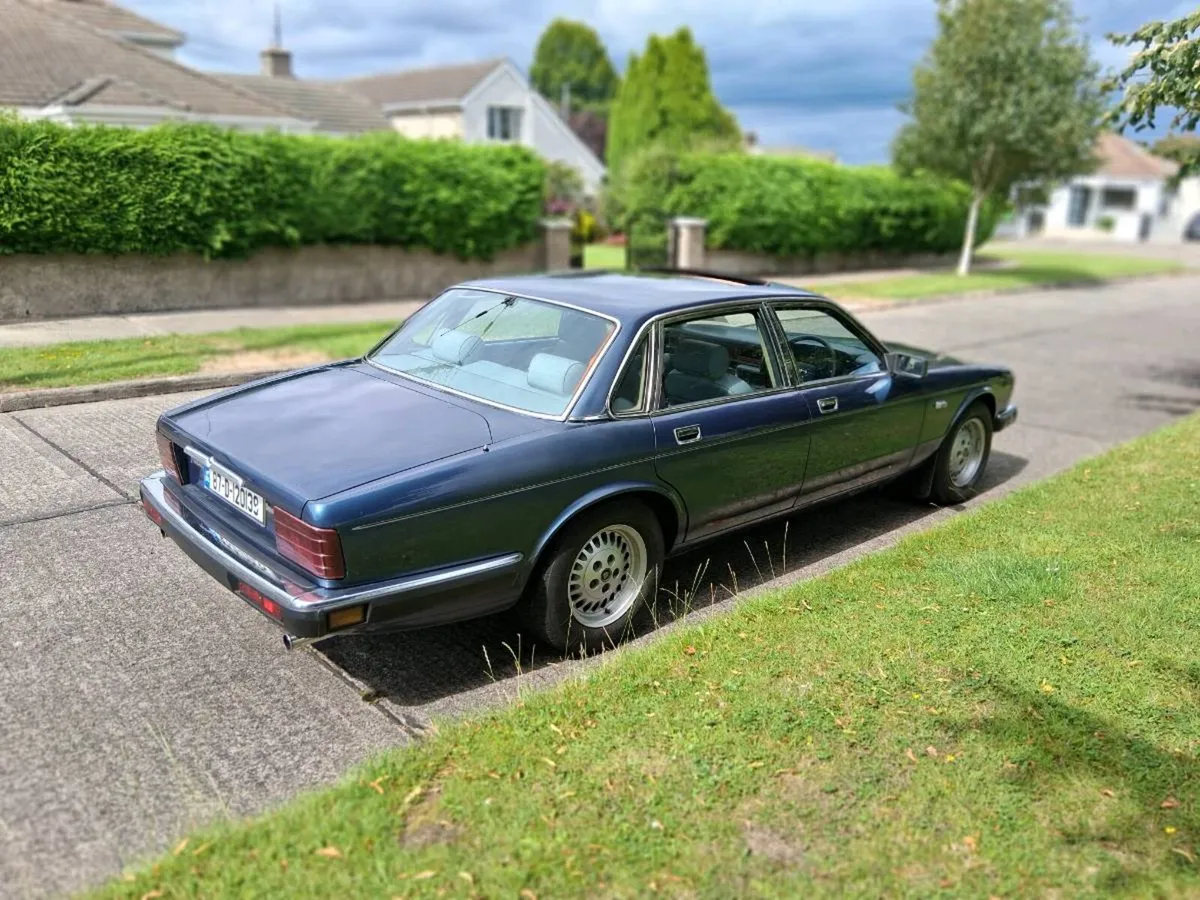 Jaguar XJ40 - Image 3