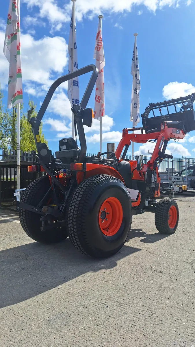 Kubota LX-401 compact tractor - Image 3