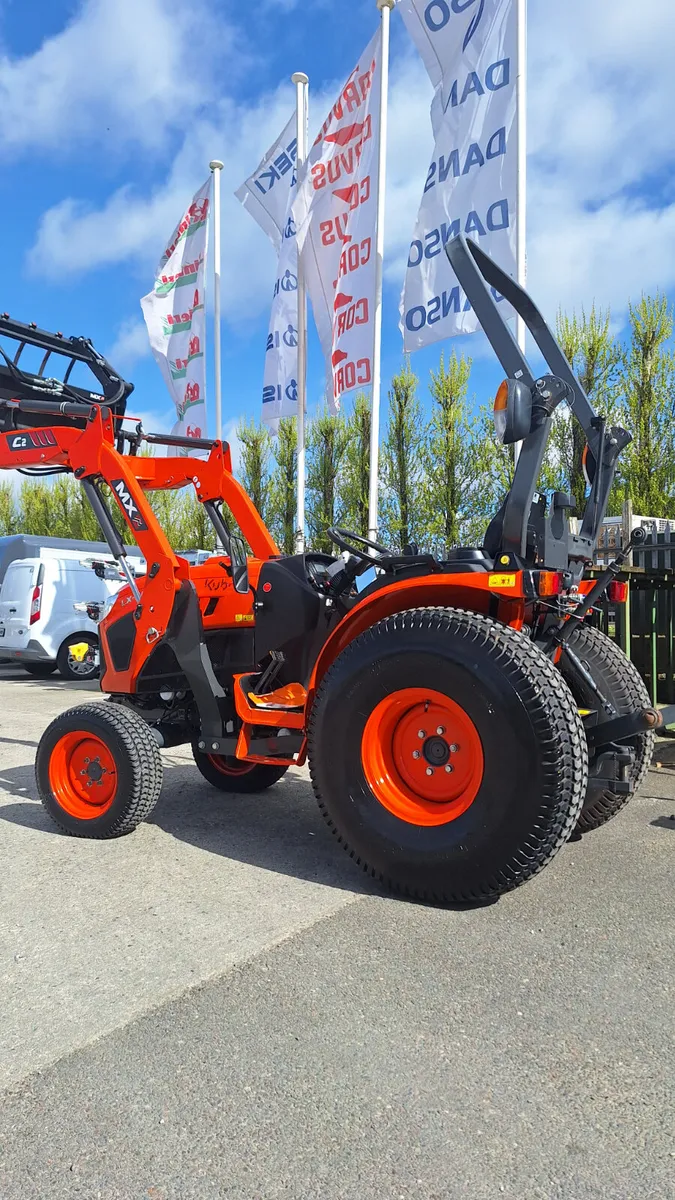 Kubota LX-401 compact tractor - Image 4