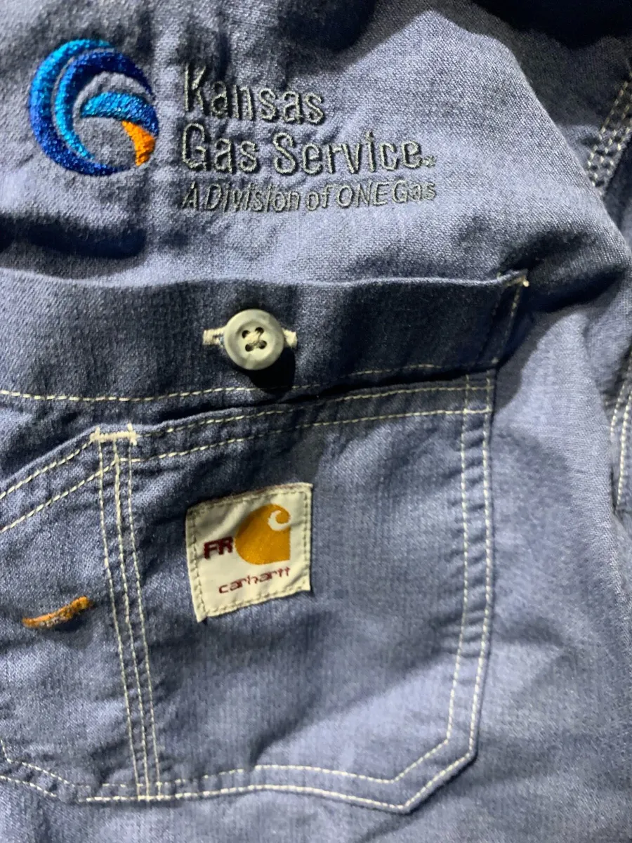 Carhartt shirt vintage  size l but usa big - Image 2