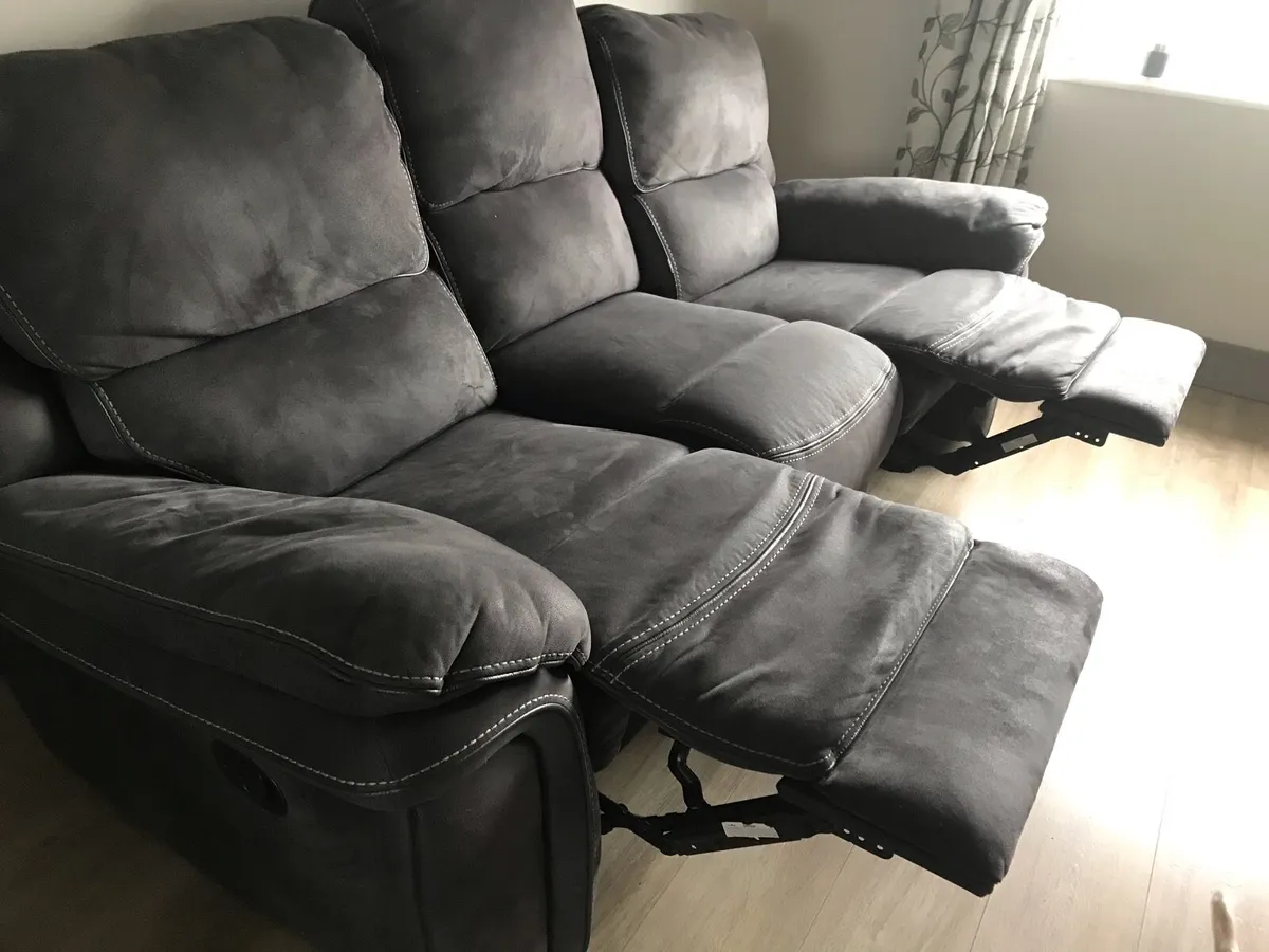 Recliner couches x 2 - Image 2