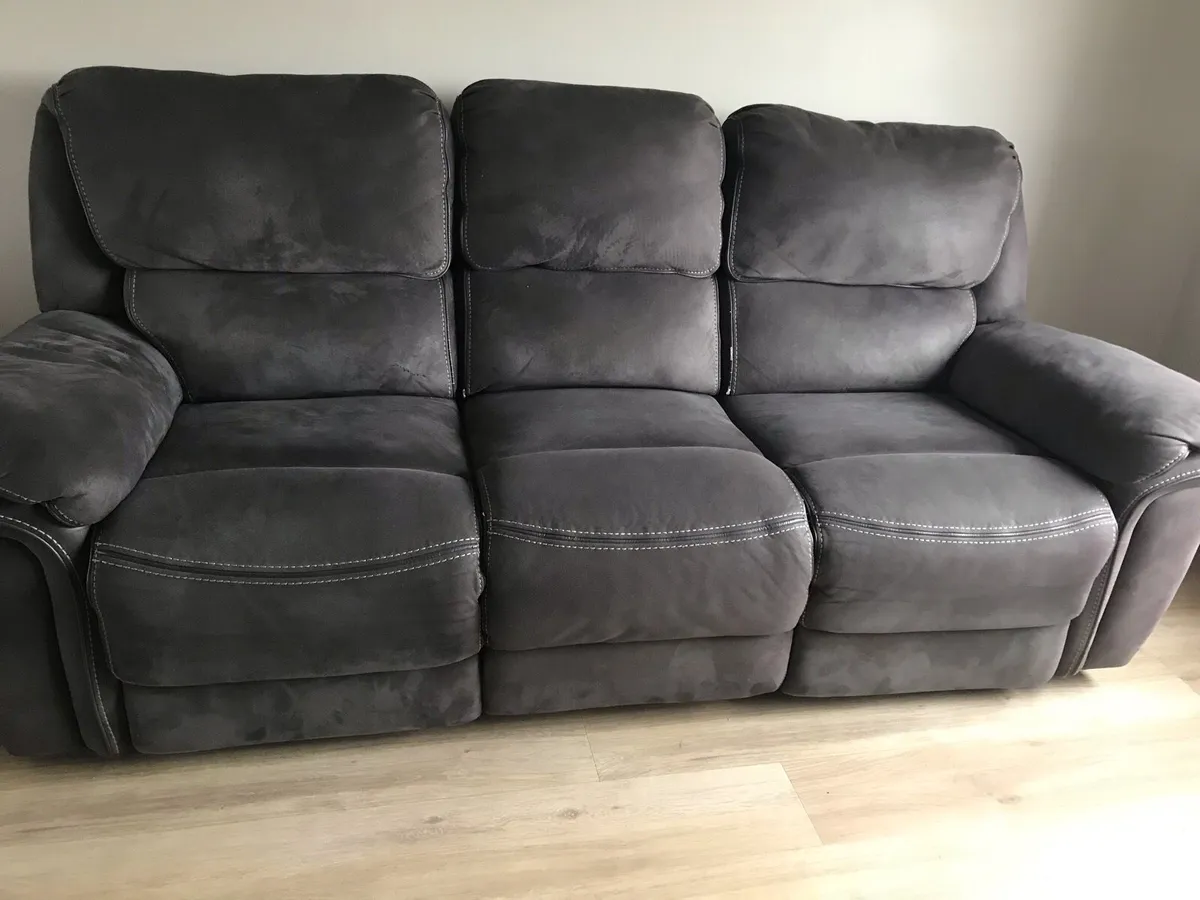 Recliner couches x 2 - Image 4